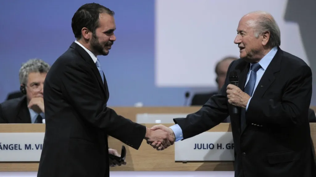 Princ Alí bin Husajn a Joseph Blatter (vpravo)