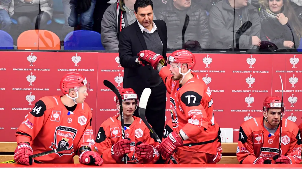 Vladimír Růžička na lavičce Hradce Králové