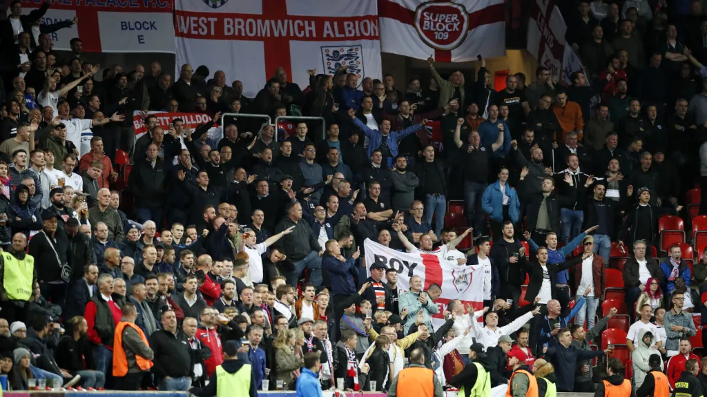 Angličtí fanoušci v Edenu