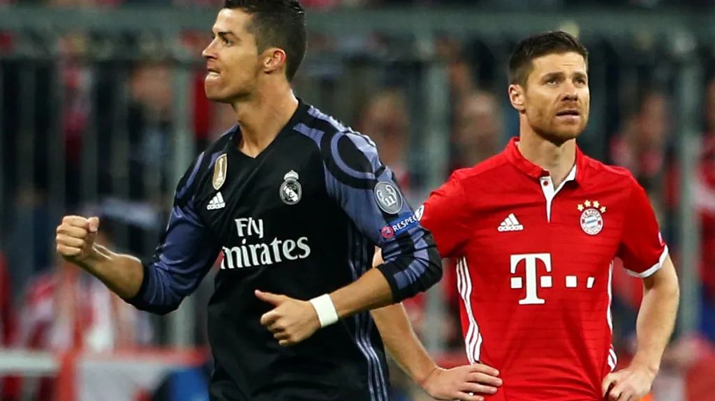 Slavící Cristiano Ronaldo a zklamaný Xabi Alonso