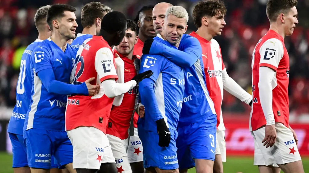 Marek Suchý při strkanici na Slavii