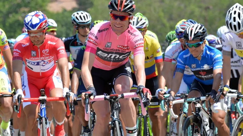 Peloton na trati desáté etapy Gira