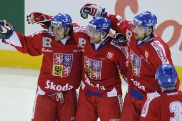 Čeští hokejisté Rolinek, Marek a Kutlák