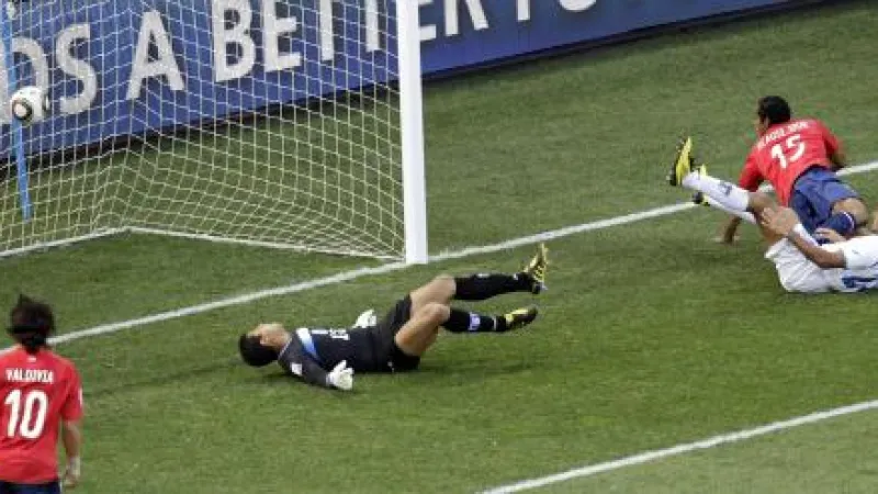 Chilan Jean Beausejour střílí gól