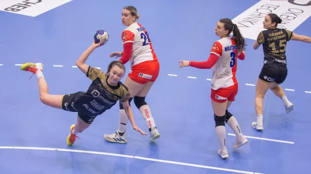 Házenkářky Kynžvartu si vynutily třetí zápas se Slavií