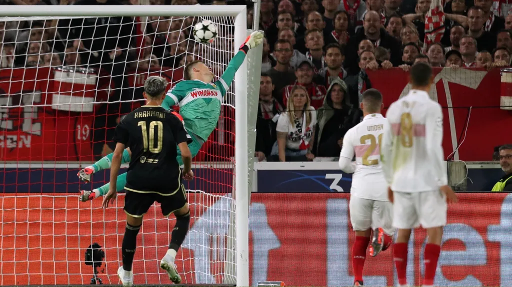 Na Kairinenův trestný kop brankář Nübel nedosáhl