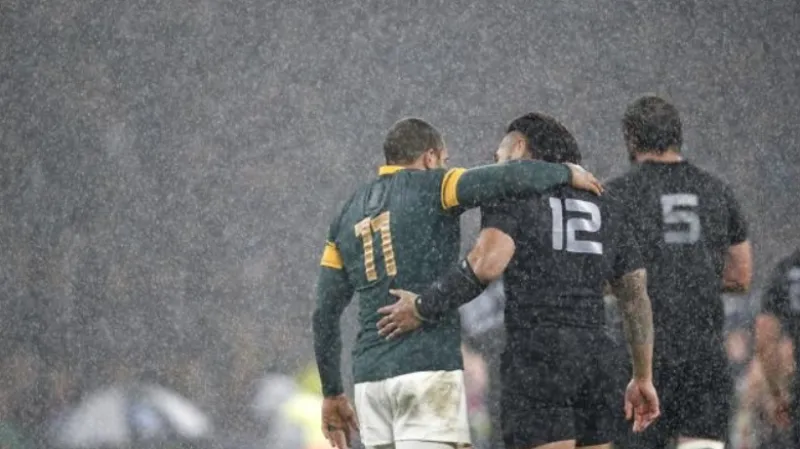 Bryan Habana a Ma'a Nonu na konci semifinále JAR - Nový Zéland
