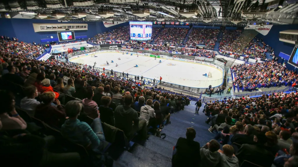 Zaplněná hala během MS v parahokeji v Ostravě