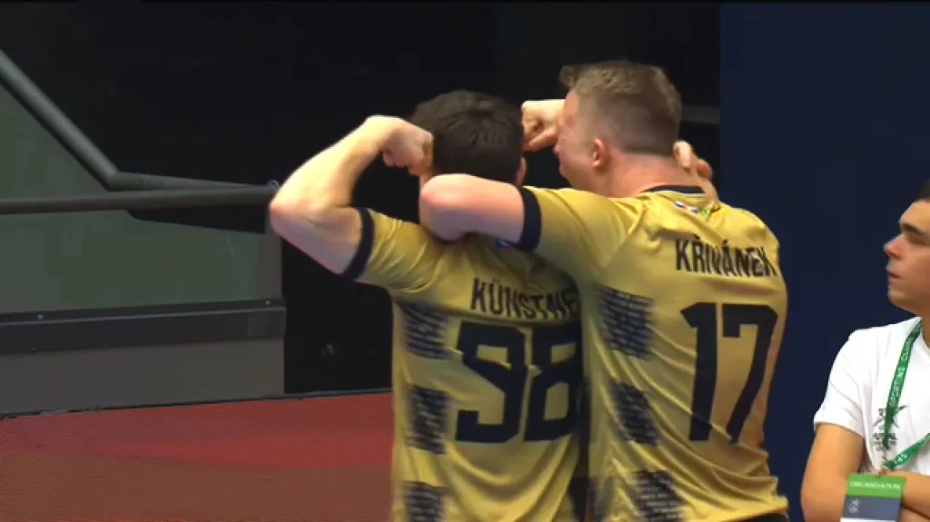 Dušan Künstner slaví gól do branky Bragy