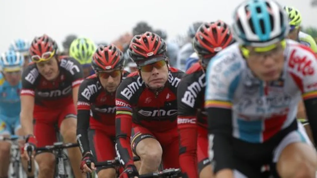 Cadel Evans (uprostřed)