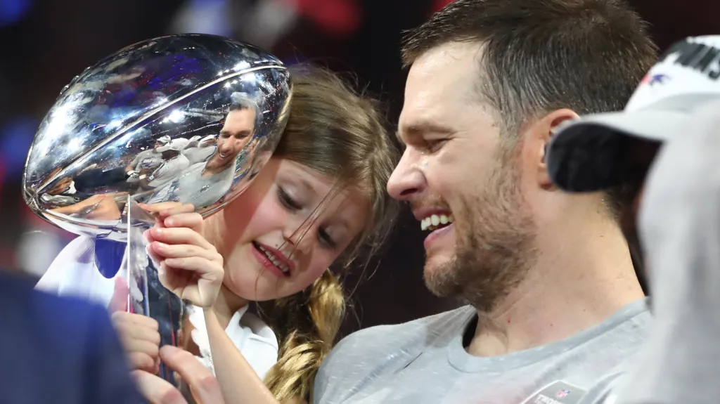 Tom Brady s dcerou a Lombardi Trophy
