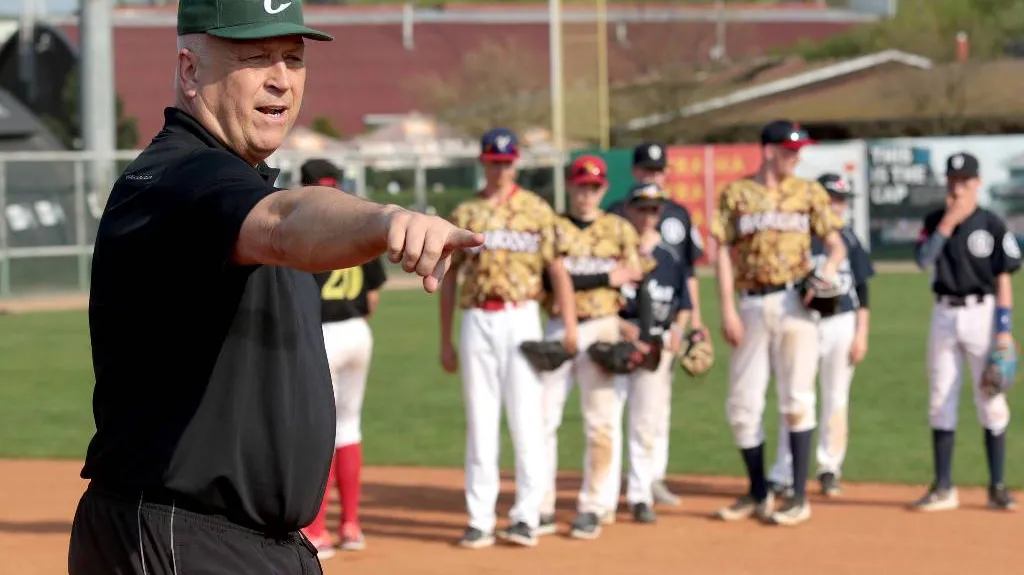 Cal Ripken vede v Praze trénink mladíků