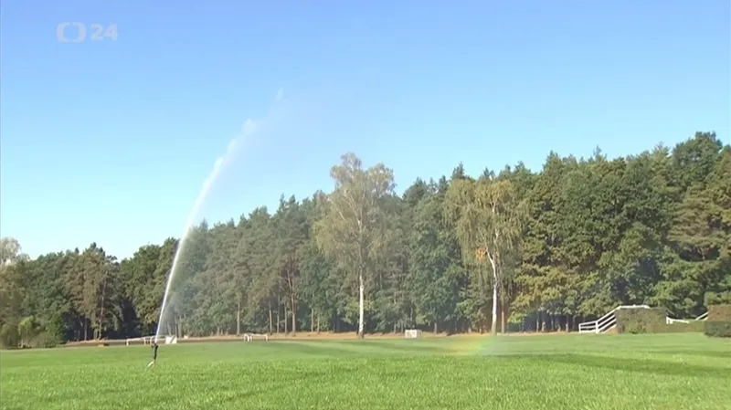 Pardubice mají problém se suchem, závodiště se musí zavlažovat