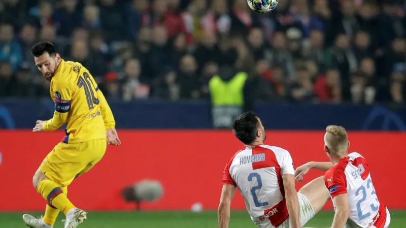 Lionel Messi v zápase se Slavií