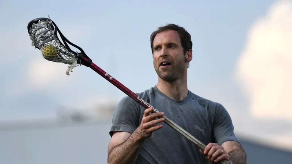 Petr Čech trénuje s reprezentantkami v lakrosu