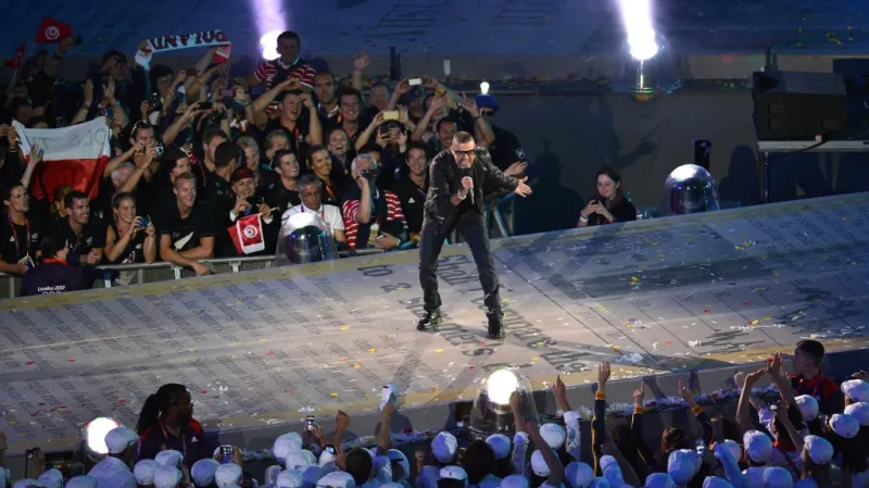 George Michael na slavnostním zakončení