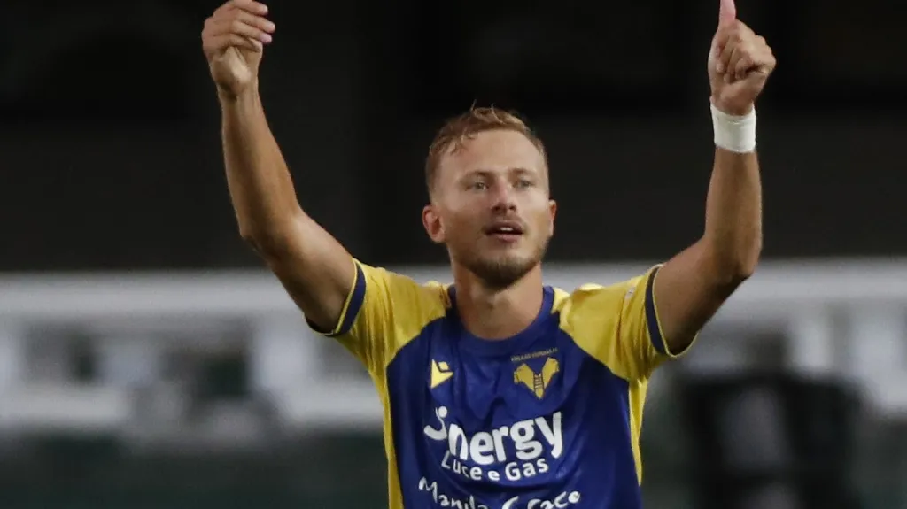 Antonín Barák se raduje z gólu v dresu Hellasu Verona