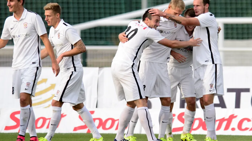 Slavící fotbalisté Zbrojovky Brno