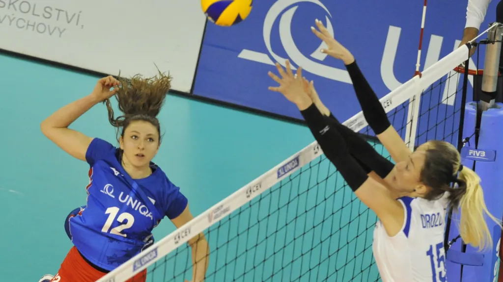 Česká smečařka Michaela Mlejnková proti Ukrajince Darii Drozdové