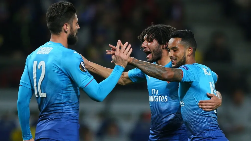 Slavící fotbalisté Arsenalu