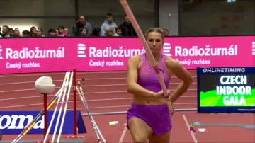 Skoky tyčkařky Amálie Švábíkové