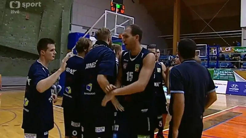 Basketbalisté Děčína po obratu zdolali těsně Svitavy