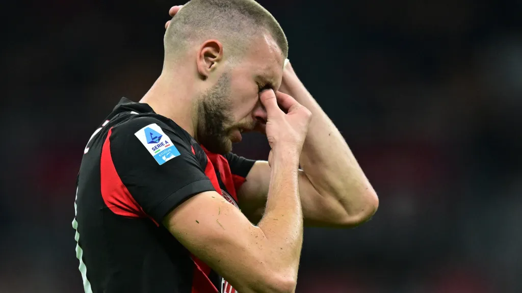 Zklamaný Strahinja Pavlovic z AC Milán