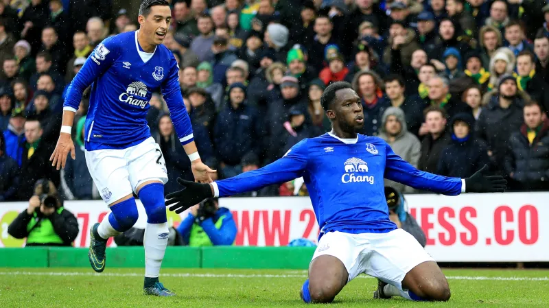 Radost Romela Lukaka (vpravo) v dresu Evertonu