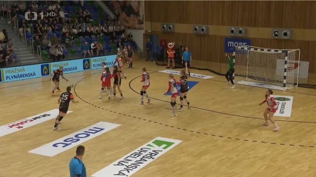 Házenkářky Mostu jasně ovládly první finálový zápas
