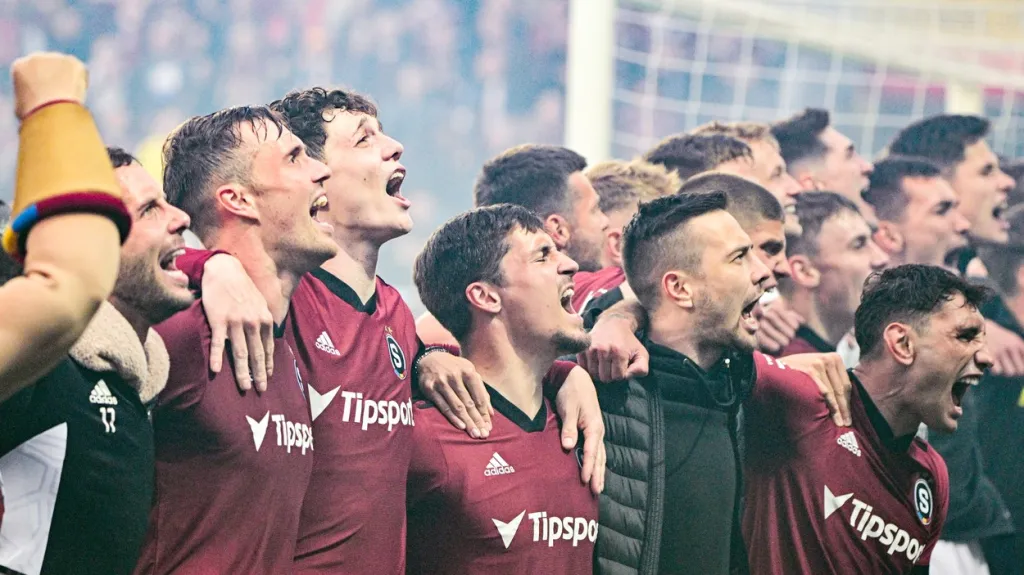 Slavící fotbalisté Sparty