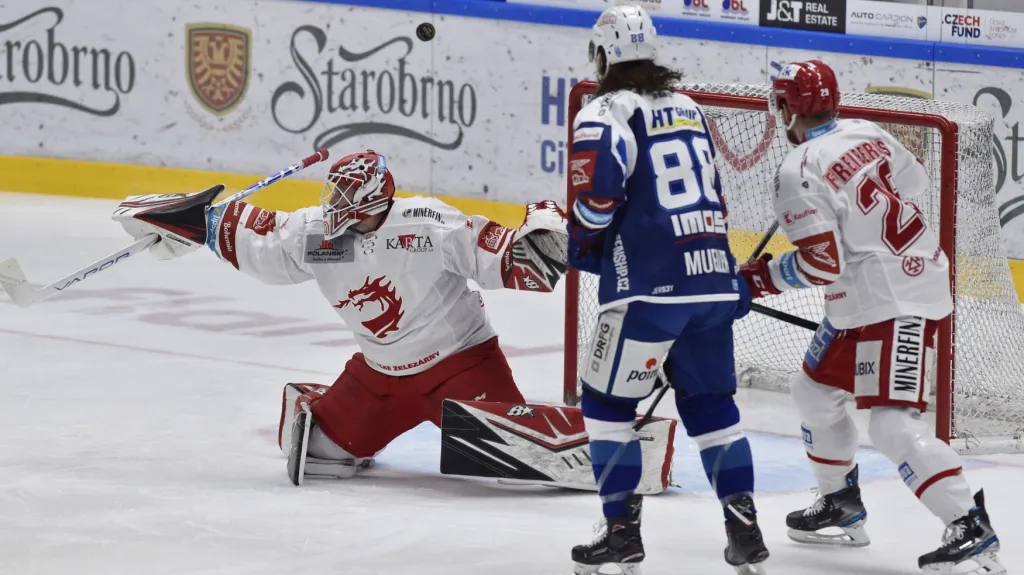 Brankář Třince Ondřej Kacetl v utkání proti Brnu