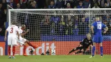Moment utkání Leicester - Sevilla: Schmeichel chytil N'Zonzimu penaltu (80. min.)