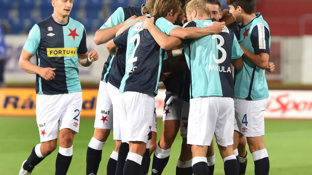 Hráči Slavie se radují z gólu