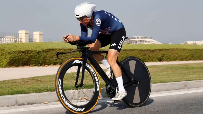 Mistryní světa v časovce je americká cyklistka Nebenová