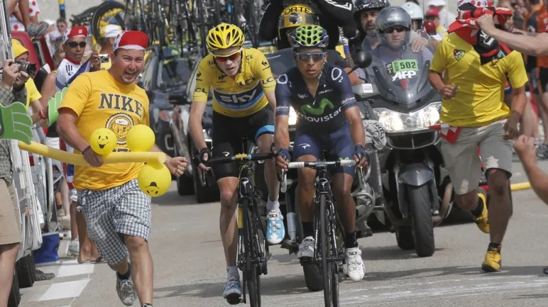 Nairo Quintana stoupá s Chrisem Froomem na Mont Ventoux