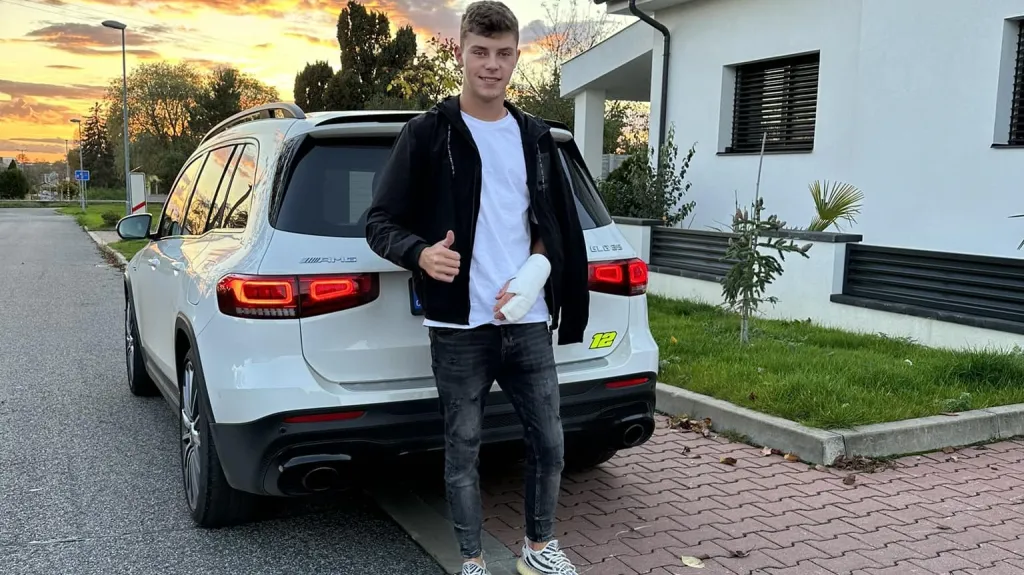 Filip Salač s rukou v sádře