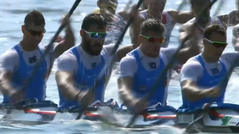 Čtyřkajak a deblkanoisté pojedou o medaile, Šváb naopak skončil