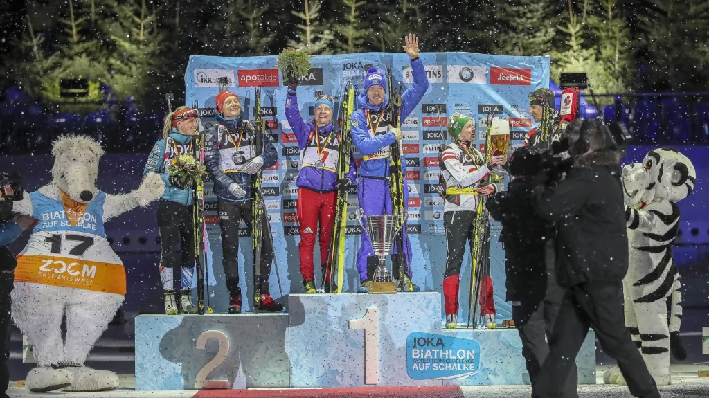 Moravec a Puskarčíková na stupních vítězů na stadionu Schalke