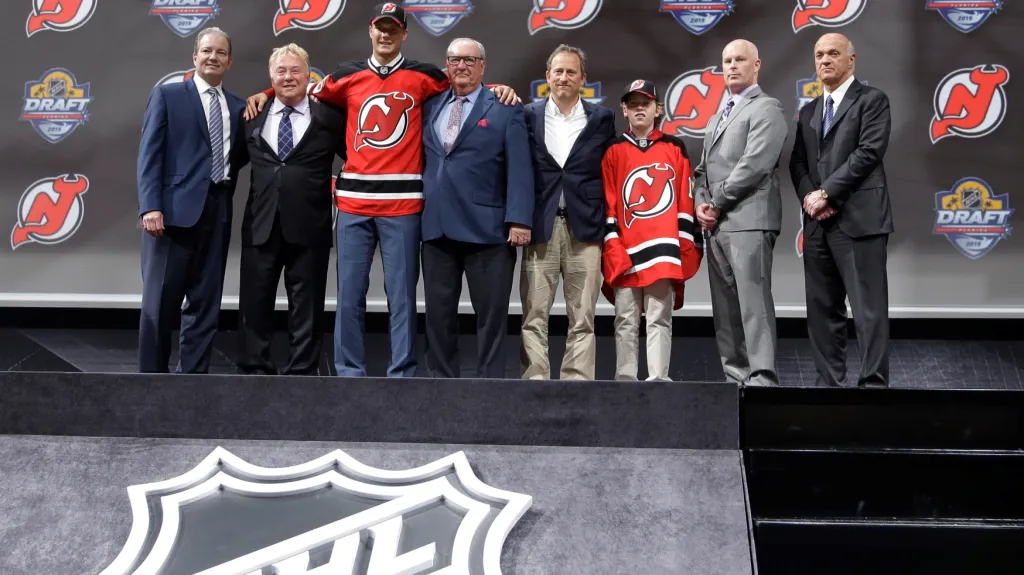 Pavel Zacha během draftu