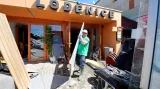 Vavřinec Hradilek pomáhá v trojské loděnici