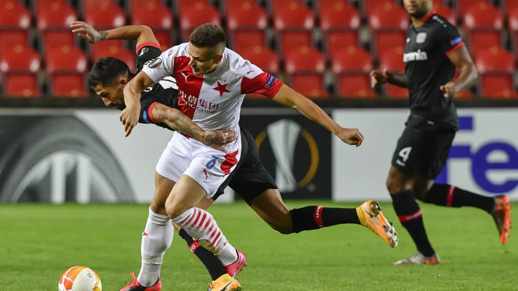 Tomáš Holeš v utkání s Leverkusenem