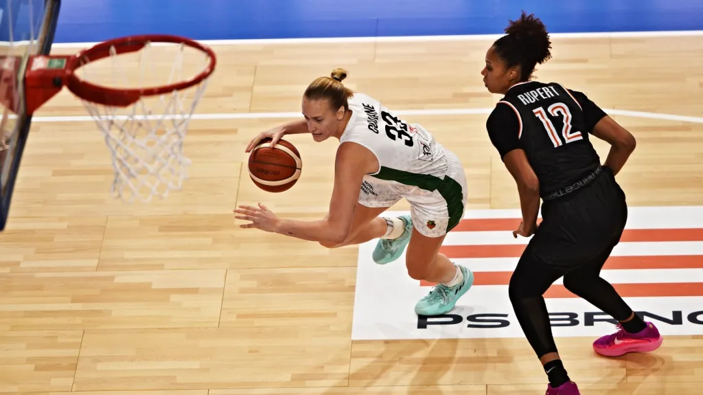 Elissa Cunaneová v dresu Žabin