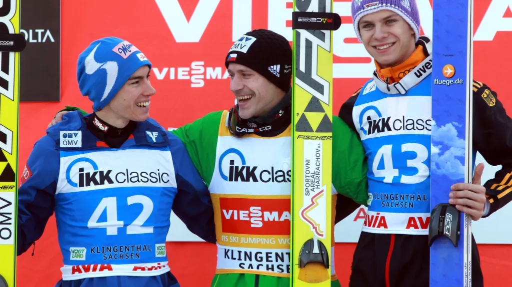 Roman Koudelka (uprostřed) ve žlutém dresu pro vedoucího muže SP