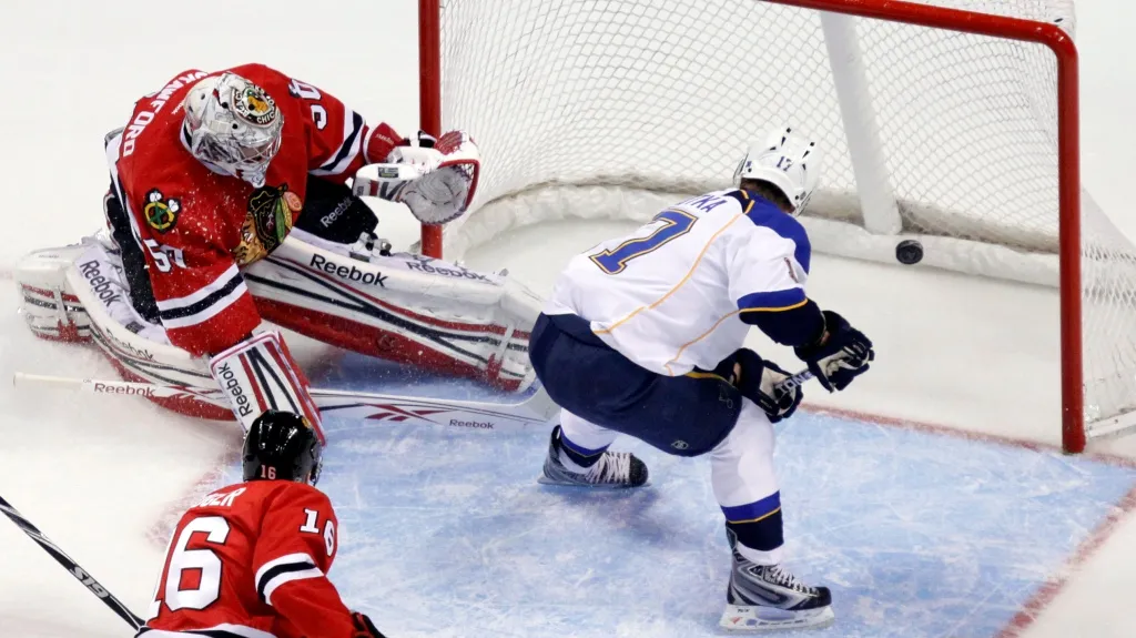 Vladimír Sobotka střílí gól