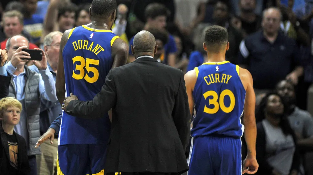 Hvězdné duo Golden State opouští palubovku