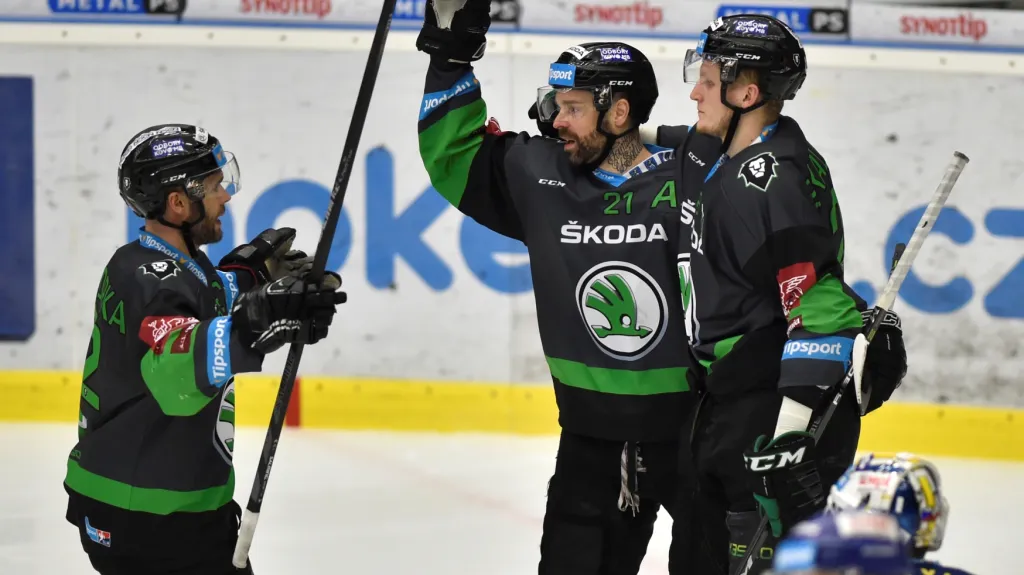 Opory Mladé Boleslavi Michal Vondrka a Jakub Klepiš slaví gól