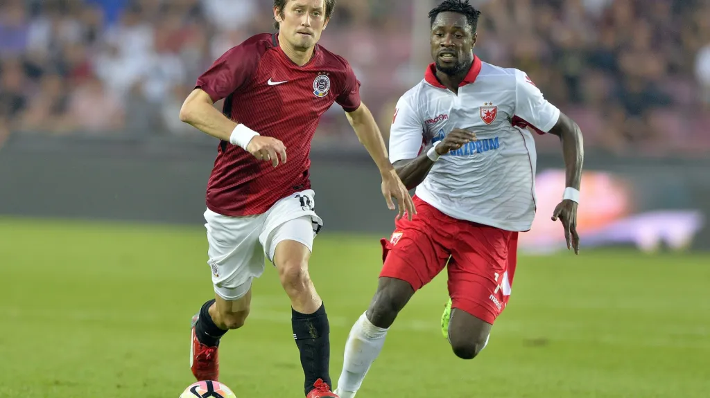 Tomáš Rosický v utkání s CZ Bělehrad
