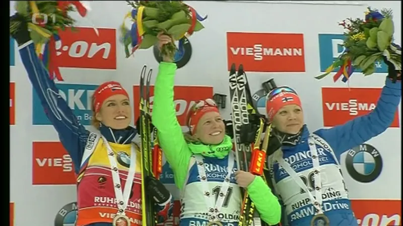 Soukalová skončila ve sprintu těsně druhá, Šlesingr finišoval osmý