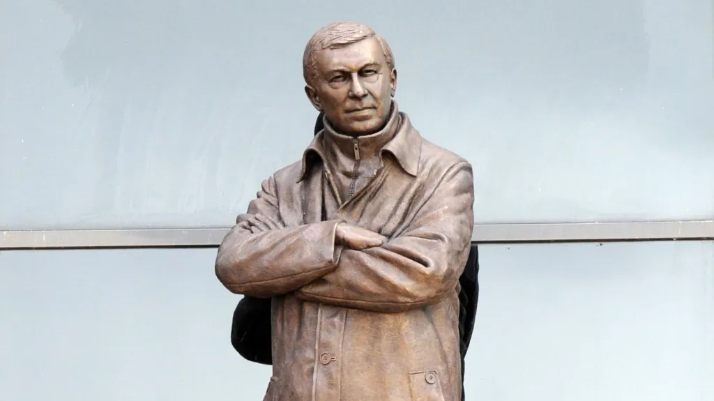 Socha Alexe Fergusona na stadionu v Manchesteru