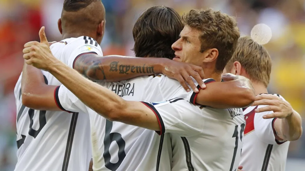 Slavící fotbalisté Německa